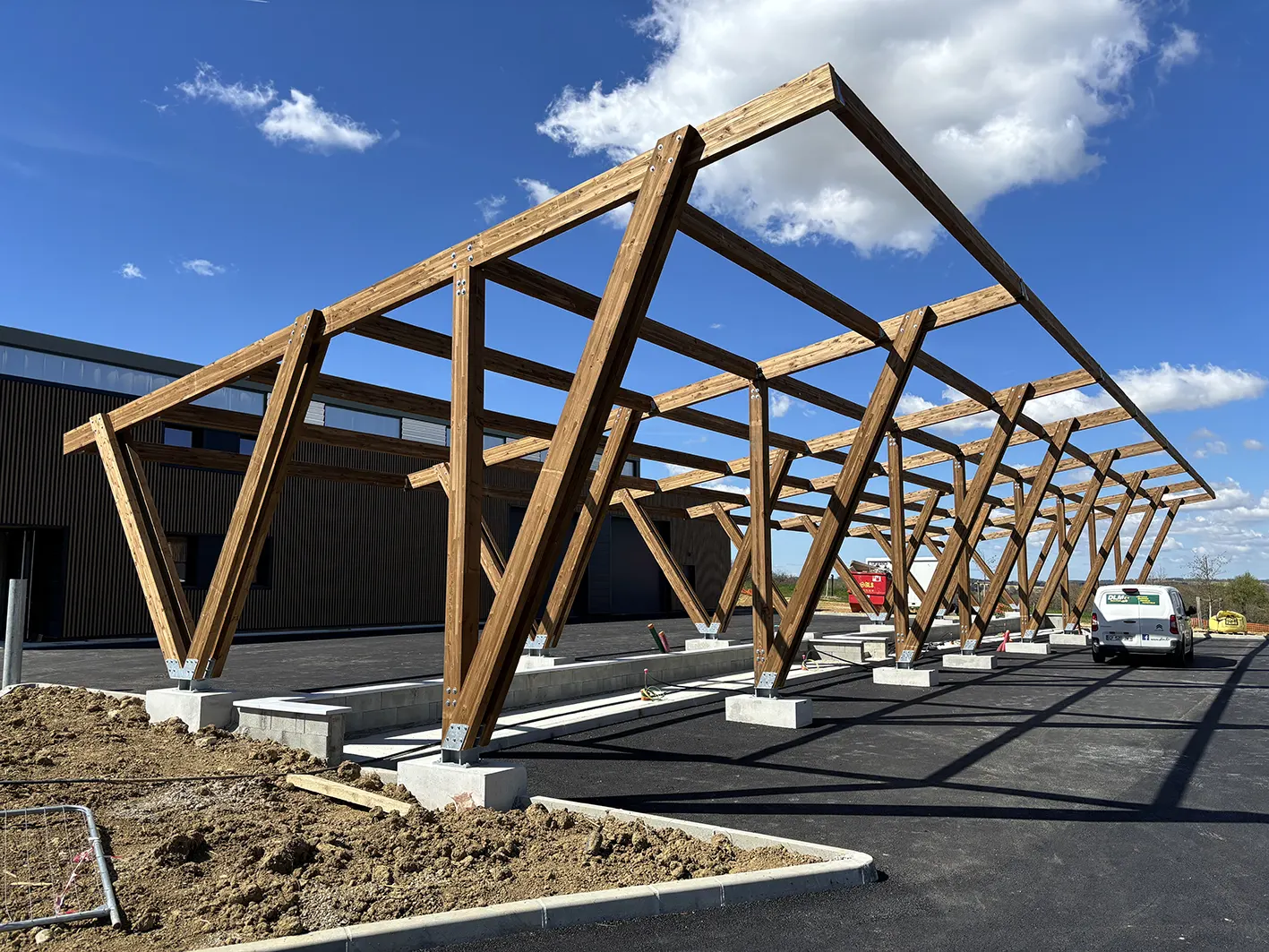 ombrière en bois pour panneaux solaires